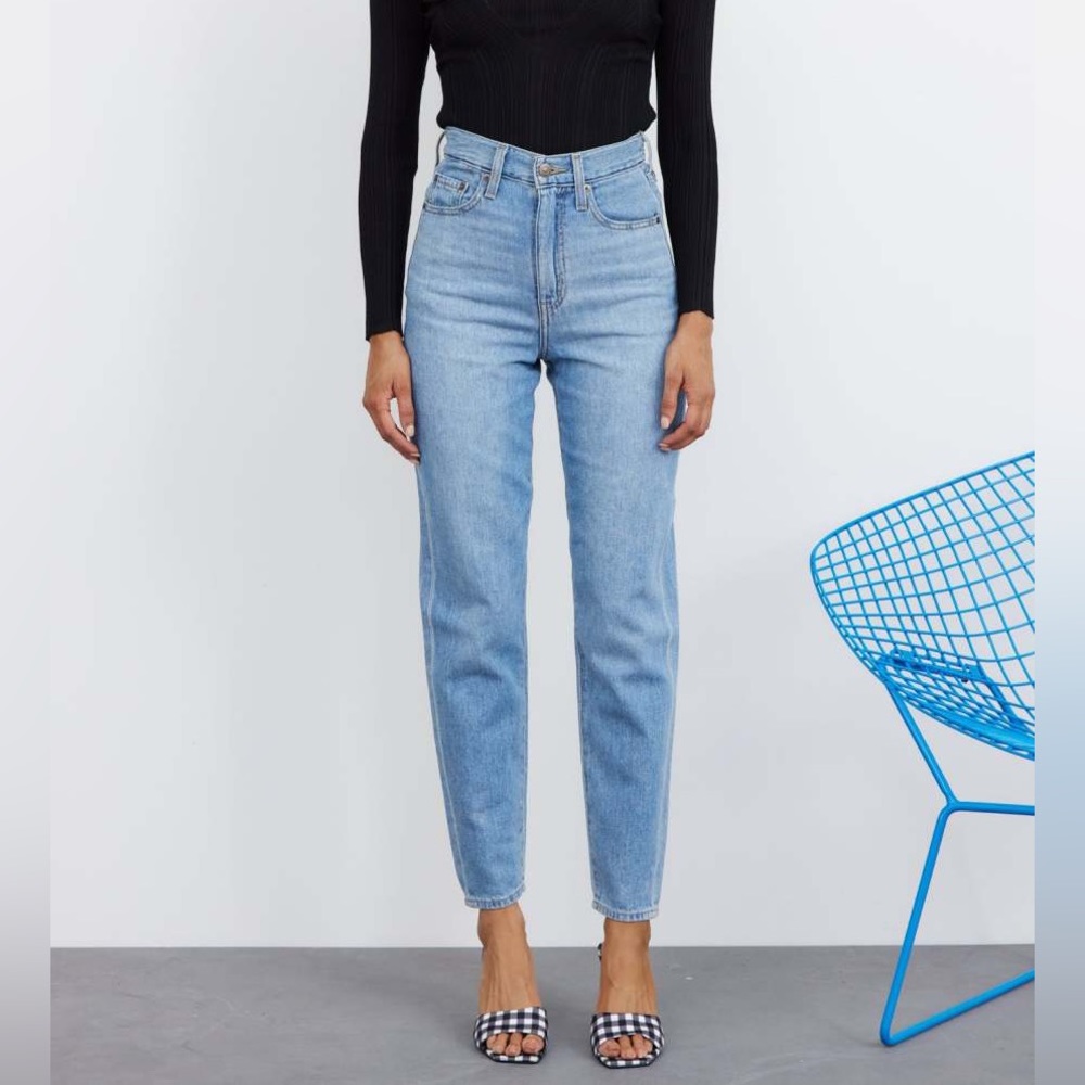 Levi’s High Loose Tapered Fit Women’s jeans Size 27